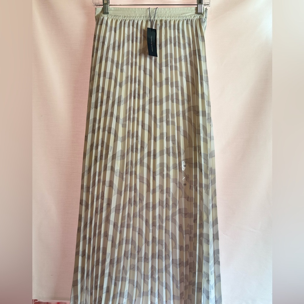 Tommy Hilfiger Adaptive Chiffon Pleated Skirt. Size XS - Picture 1 of 9